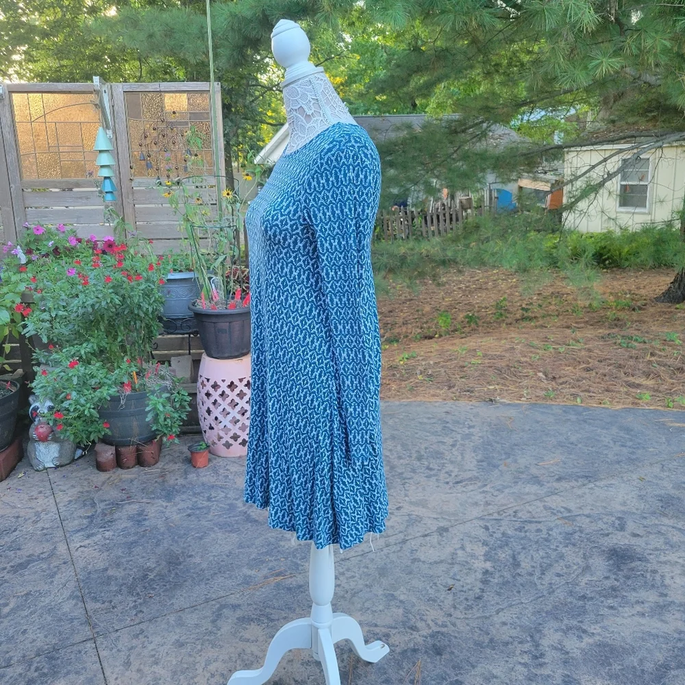 Old Navy Blue and White Patterned Long-Sleeve Swing Dress